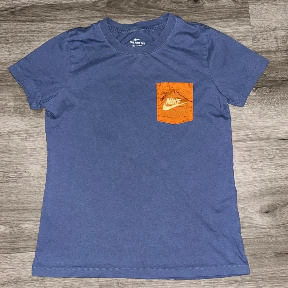 🇺🇸Firm Price🇺🇸 Nike pocket short sleeve tee